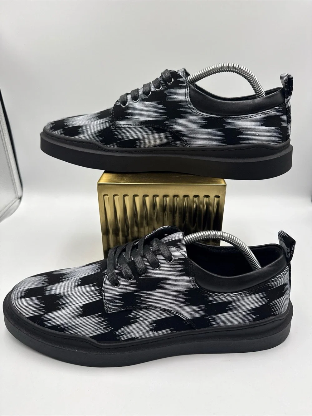 Men's Shoes Size 10  Giorgio Brutini Black and White